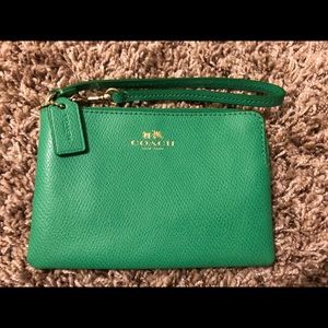 NWOT Coach Green Leather Zip Wristlet